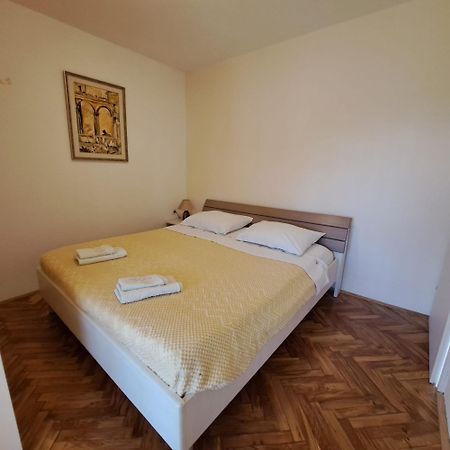 Apartments Sabina I Grapes Малинска Екстериор снимка