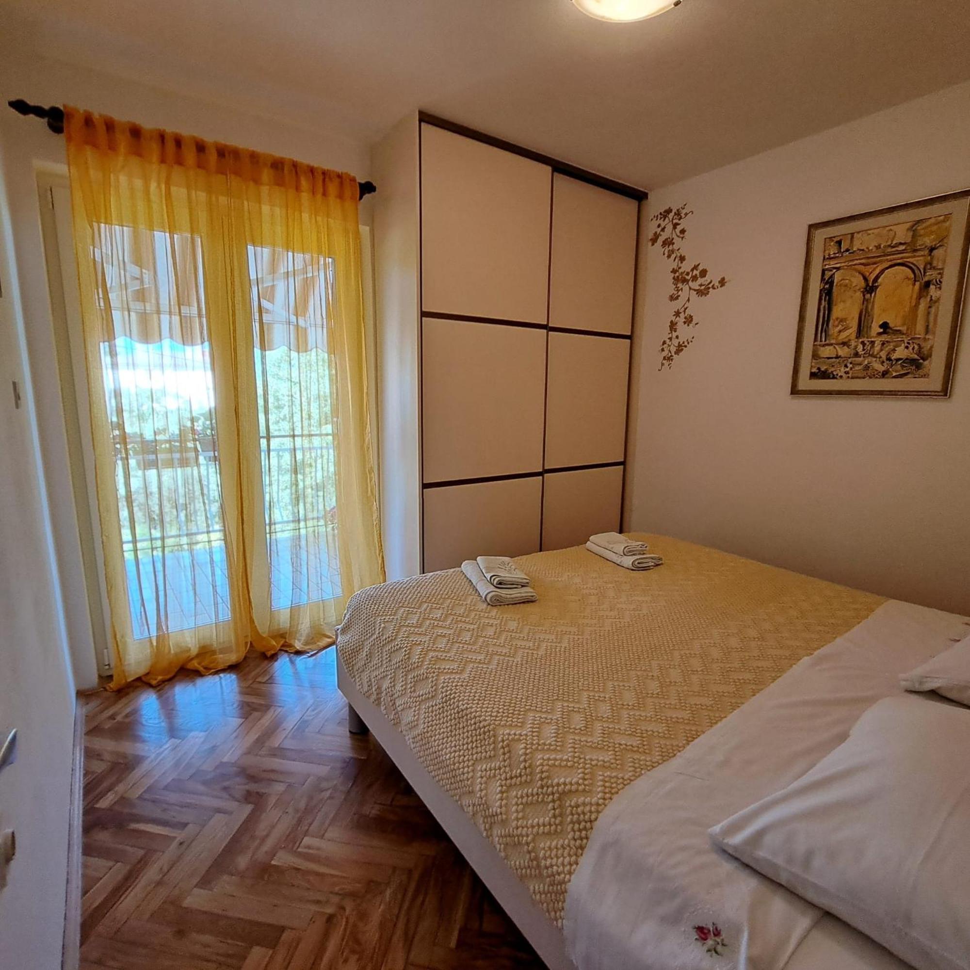 Apartments Sabina I Grapes Малинска Екстериор снимка