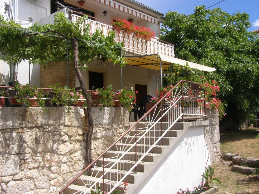 Apartments Sabina I Grapes Малинска Екстериор снимка